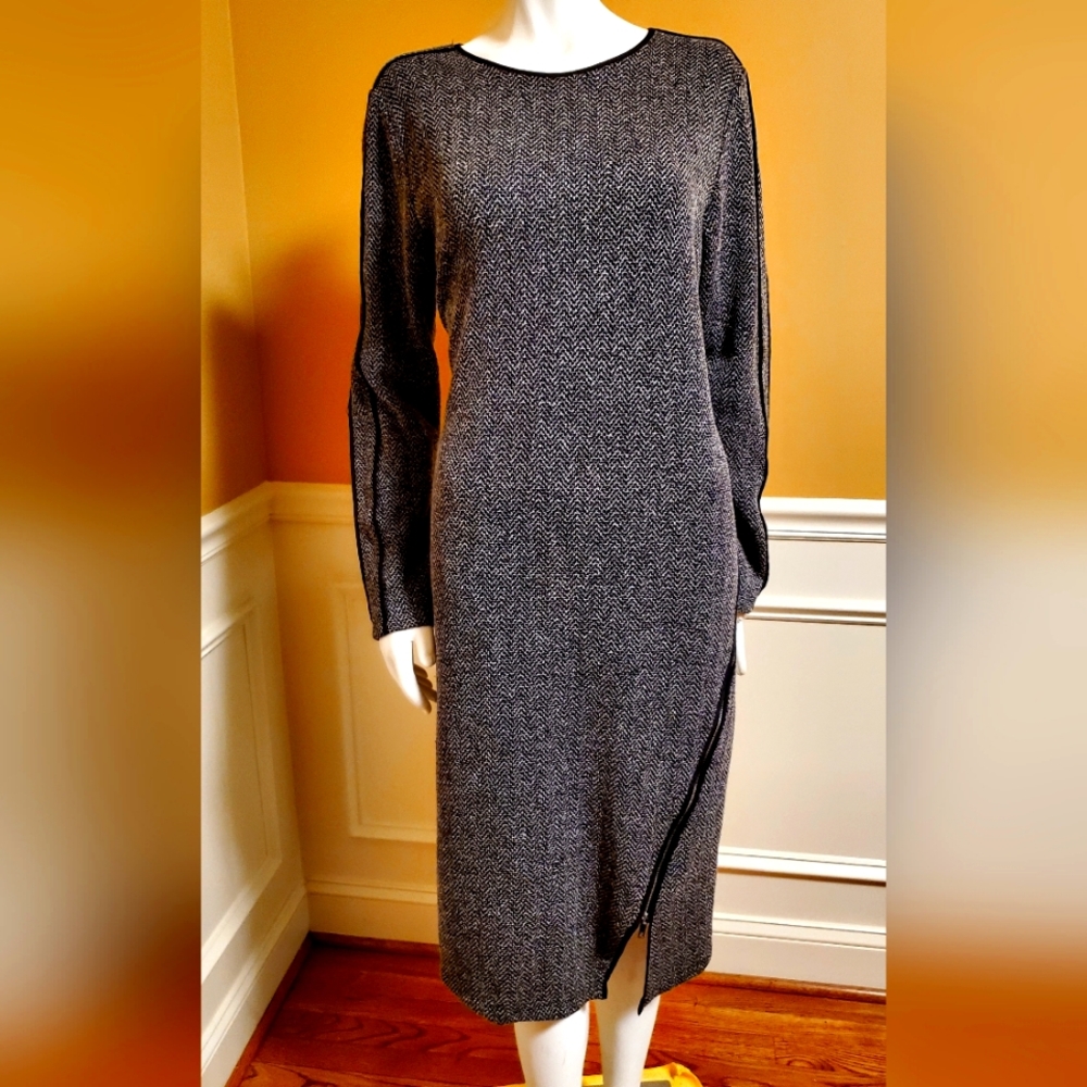 DKNY Black & White Dress, Side zipper, long sleeve